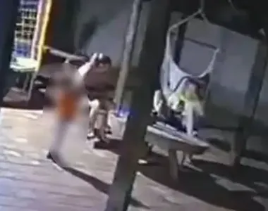 Foram disparados dois tiros: no braço e no tórax