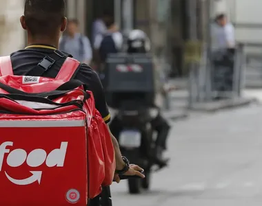 Usuários usaram as redes sociais para reclamar da nova taxa