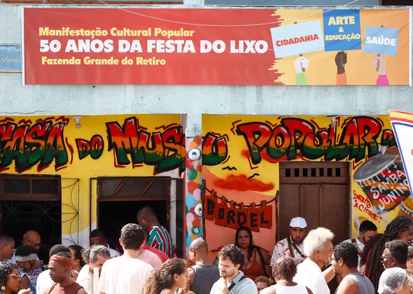 Imagem ilustrativa da imagem Festa do Lixo volta às ruas da Fazenda Grande do Retiro após 40 anos