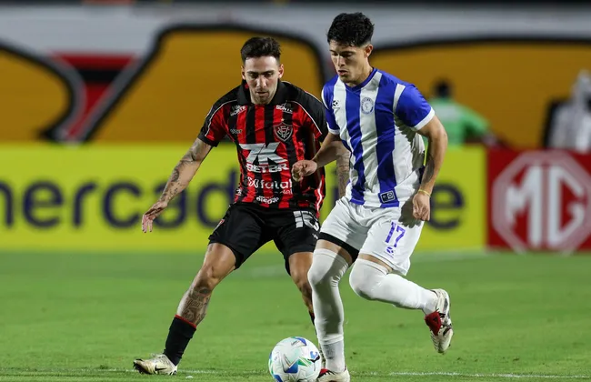 Imagem ilustrativa da imagem Mosquito bate asas para bem longe do Vitória; veja o destino