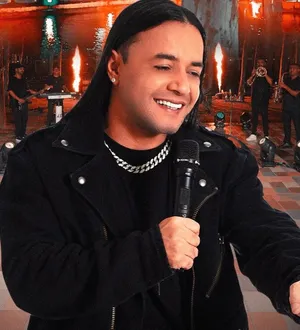 Imagem ilustrativa da imagem Alan Delon lança audiovisual com sucessos de sua carreira