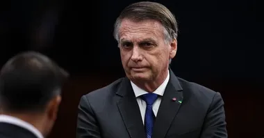 Imagem ilustrativa da imagem Vaza imagem de Bolsonaro com tornozeleira eletrônica; veja