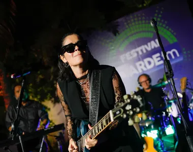 A cantora Thati, uma das atrações do Festival, fez uma prévia na festa