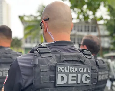 Suspeitos de roubar e adulterar carros são presos na RMS