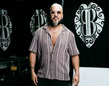Artista abandonou o tradicional loiro