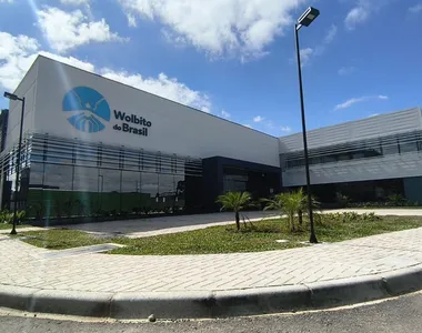Fábrica foi inaugurada neste sábado (19)