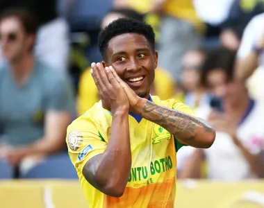 Lucas Ribeiro comemora gol contra o Borussia Dortmund na Copa do Mundo de clubes