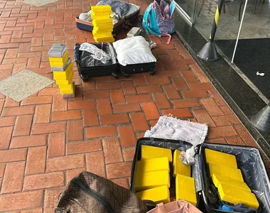 Cocaína foi apreendida em bagagens das mulheres