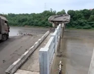 Estrutura partiu ao meio