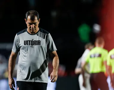 Torcida do Vitória faz memes com retranca de Carille
