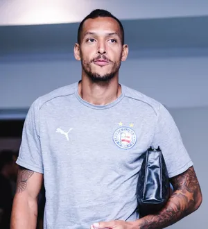 Imagem ilustrativa da imagem Rogério Ceni ganha novo desfalque para sequência do Bahia na Série A