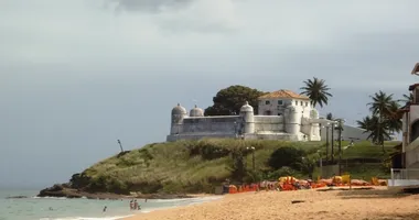 Imagem ilustrativa da imagem Câmera flagra momento em que jovem some na praia da Boa Viagem