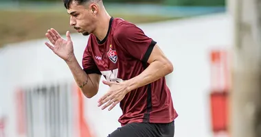 Imagem ilustrativa da imagem Lateral volta a ser relacionado pelo Vitória e goleiro vira desfalque