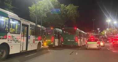 Imagem ilustrativa da imagem 'Motôs' e 'cobras' fecham a Lapa após rodoviário ser agredido
