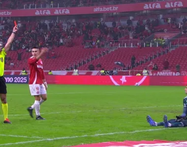 Arqueiro vascaíno retardou partida e acabou se dando mal