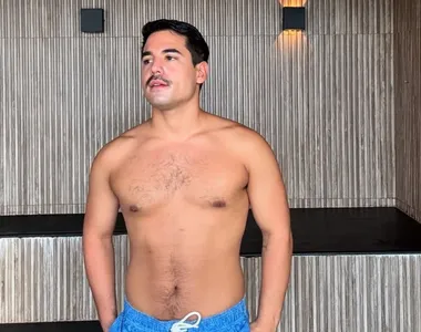 Bruno Gadiol, de 27 anos, postou uma foto completamente nu