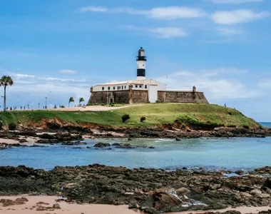 Farol da Barra é um dos pontos turísticos mais importantes da Bahia