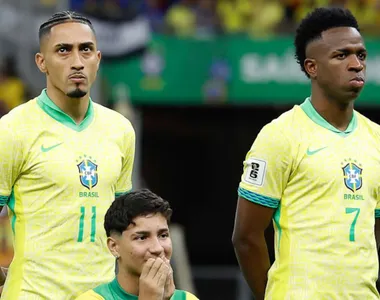 Raphinha e Vinicius Junior estiveram na lista de melhores jogadores do mundo