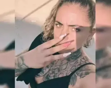 Diaba Loira levantando bandeira do TCP