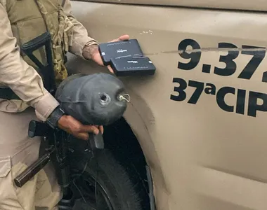 Policiais da 37ª CIPM removeram as câmeras no bairro Cidade Nova, em Salvador