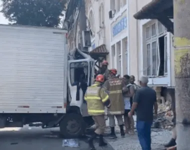 Caminhão danificou fachada de São Januário