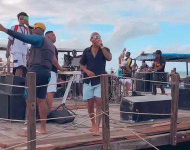 Fãs da banda lotaram o barco no evento