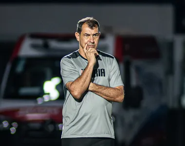 Vitória empata com Palmeiras no fim e Romarinho não saiu do banco