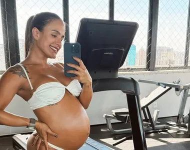 Carol Peixinho está grávida de 8 meses
