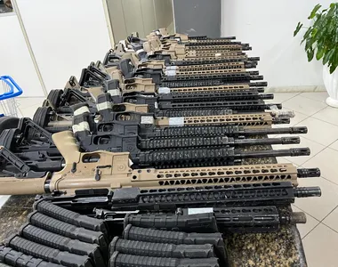 Fuzis encontrados em sítio