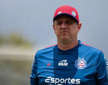 Rogério chamou 25 jogadores para duelo com o Confiança pela final da Copa do Nordeste