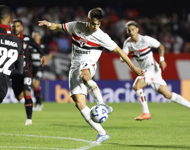 São Paulo e Vitória foi válido pelo Campeonato Brasileiro