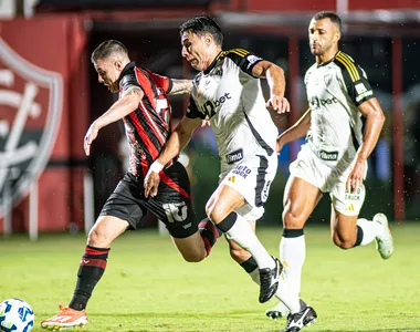 Renato Kayser se emociona após vitória do Vitória sobre Atlético-MG