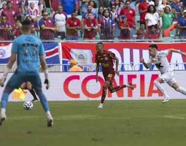 Ademir saiu de campo, contra o Santos, sentindo dores aos 5 minutos do primeiro tempo