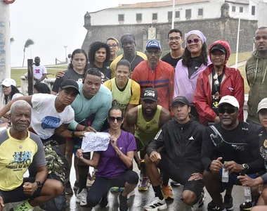 Protesto aconteceu mesmo com a chuva