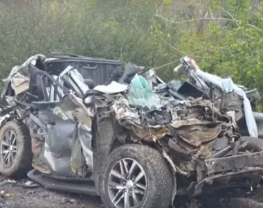 Carro completamente destruido