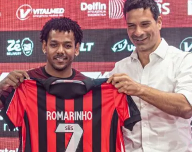 Romarinho durante sua apresentação no Vitória