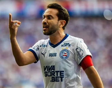 Everton Ribeiro é peça fundamental do Esquadrão