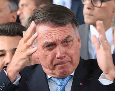 Ex-presidente Jair Bolsonaro passou por exames