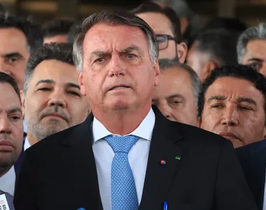 Tarcísio, filhos e aliados visitam Bolsonaro durante prisão domiciliar