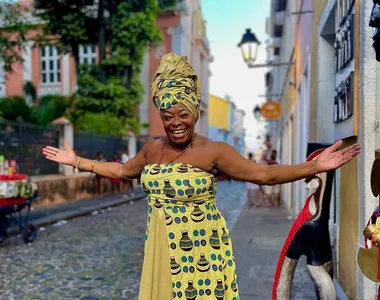 Renomada cabeleireira, dançarina e produtora cultural Negra Jhô