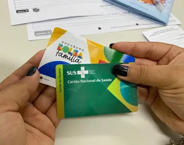 Cartões do Bolsa Família e do SUS