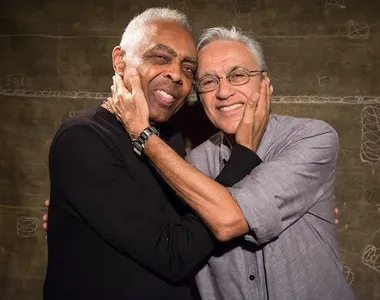 Gilberto Gil e Caetano Veloso se conheceram quando estudaram na UFBA