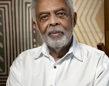 Informação foi confirmada pela esposa do cantor, Flora Gil