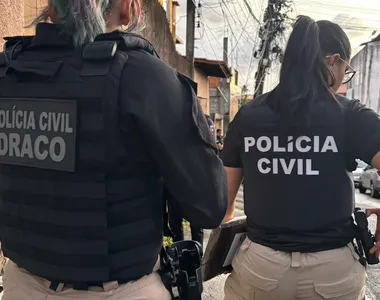 Mulher foi presa em operação do Draco