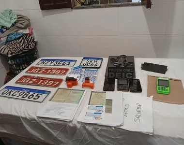 Parte do material apreendido durante a operação