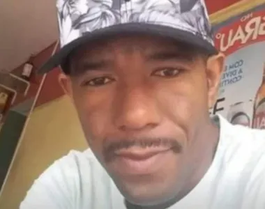 Vítima foi morta a tiros dentro de um bar