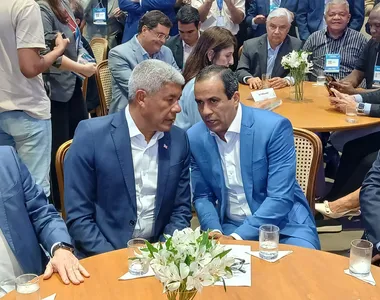 Jerônimo e Bruno Reis conversando sobre ponte Salvador-Itaparica