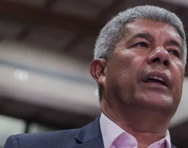 Governador utilizou as redes sociais para criticar adversários políticos