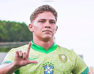 Dell, atacante do Bahia, com a camisa da Seleção Brasileira