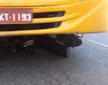 Moto bateu em ônibus na Avenida Suburbana